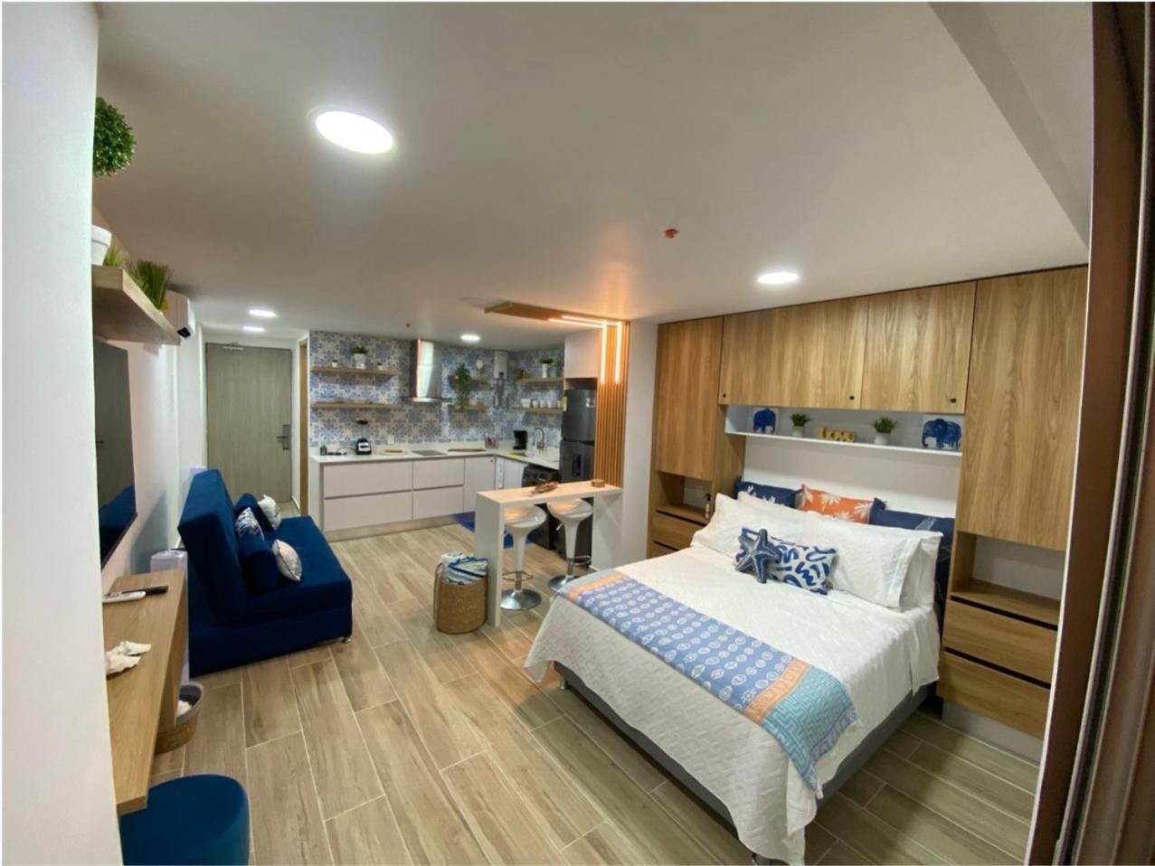 Vista al Mar, Playa y Piscina a 3 min Aeropuerto Apartamento *