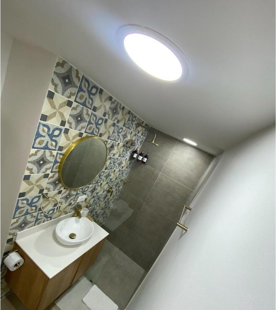 Vista al Mar, Playa y Piscina a 3 min Aeropuerto Apartamento *