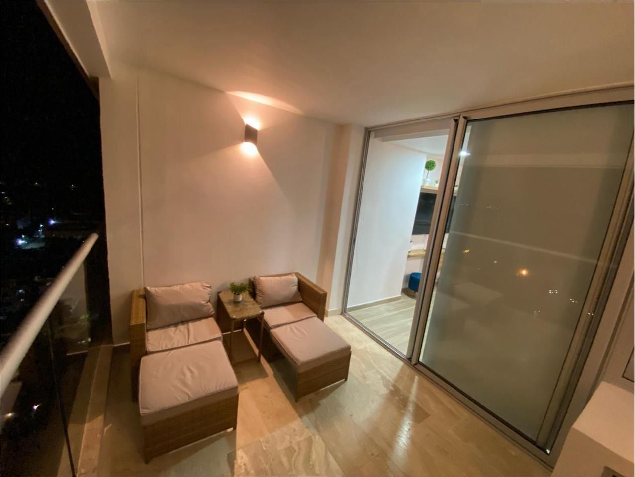 Apartamento Vista al Mar, Playa y Piscina a 3 min Aeropuerto