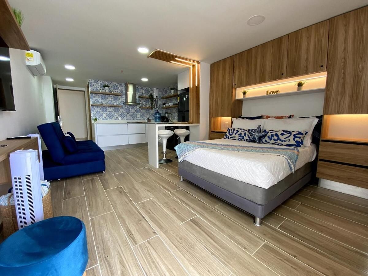Vista al Mar, Playa y Piscina a 3 min Aeropuerto Apartamento *